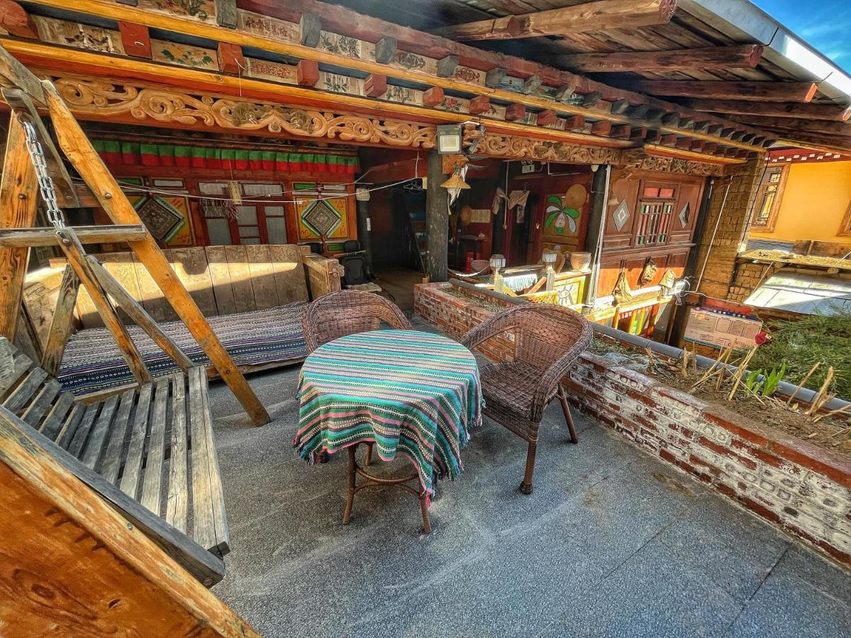 Tavern Hostel仁和客栈 Shangri-La Exterior photo