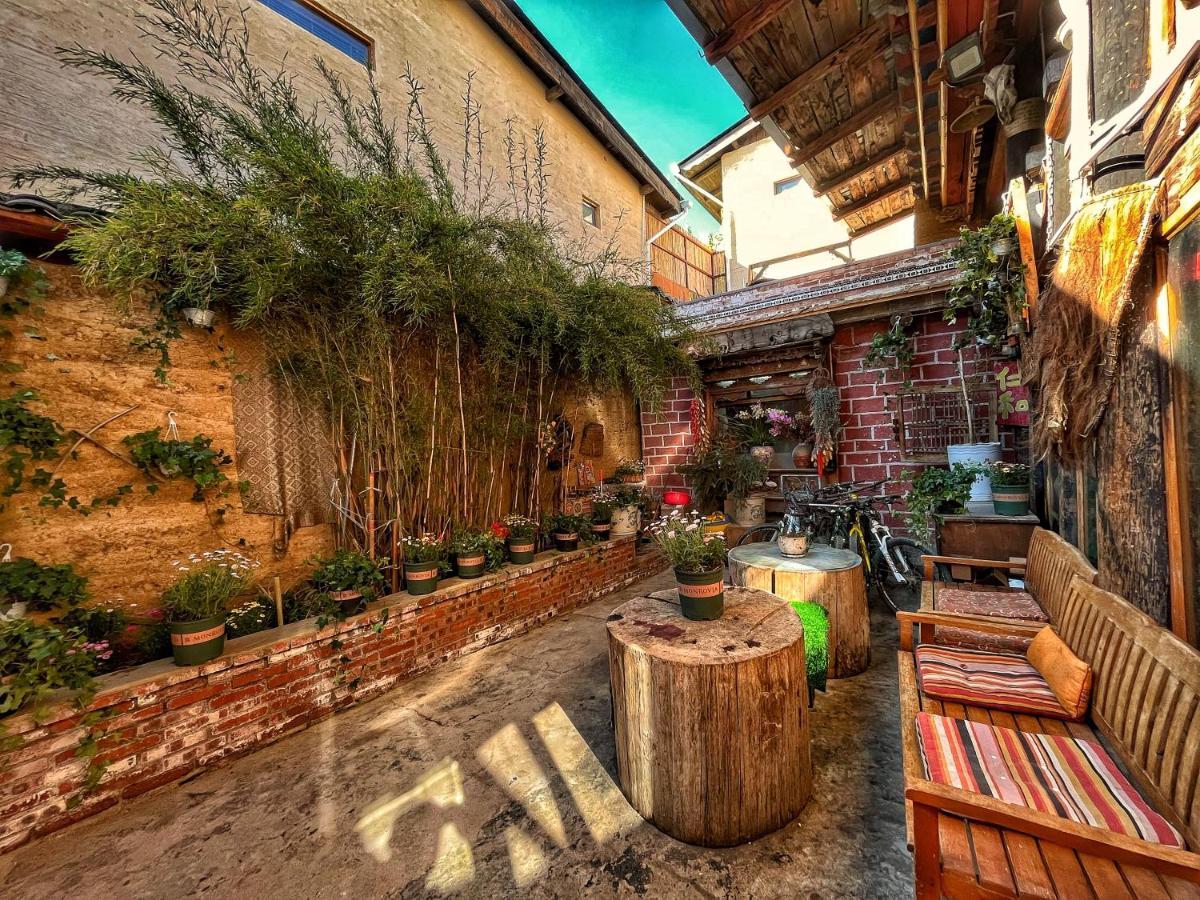 Tavern Hostel仁和客栈 Shangri-La Exterior photo
